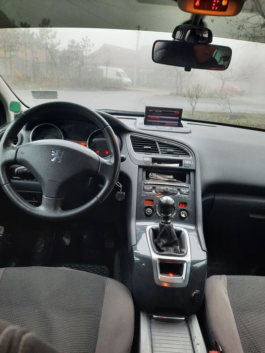 Продам  Peugeot 5008