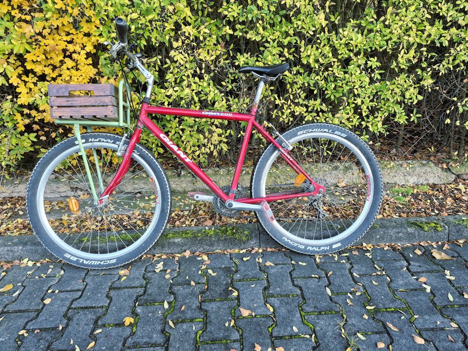 Retro commuter Giant. Drewniana skrzynka. Przedni bagażnik.
