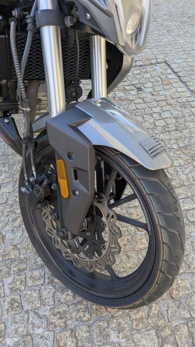 UM Xtreet 125 — 2024 | 9.000 km | Garantia até março de 2027