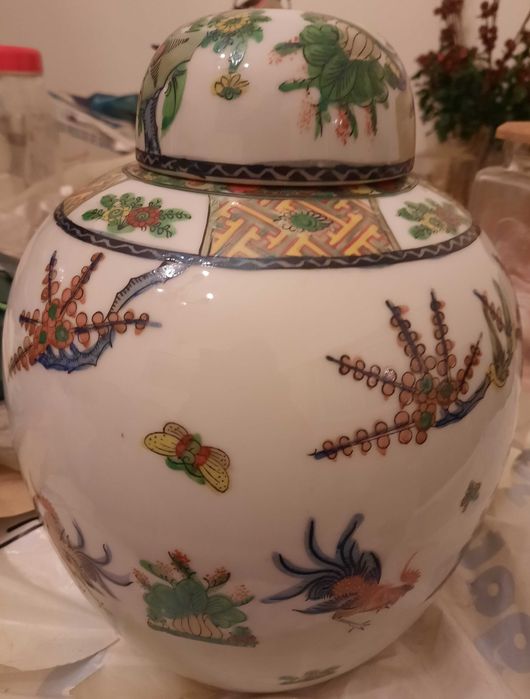 Selling a beautiful antique Chinese jar