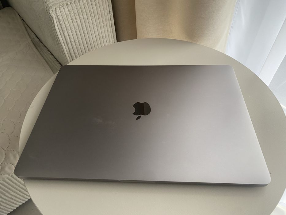 MacBook Pro 15" [A1990]  i7 / RAM 16GB / SSD 1000GB //