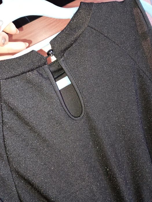 Piękna czarna blyszczaca sukienka