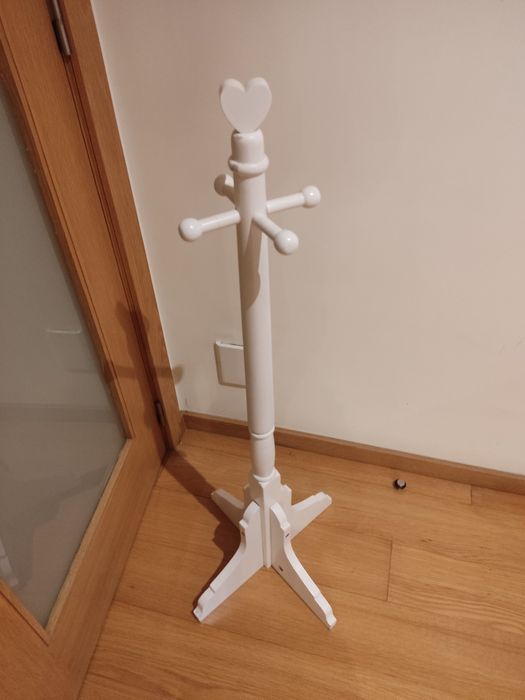 Cabide em madeira branca para criança