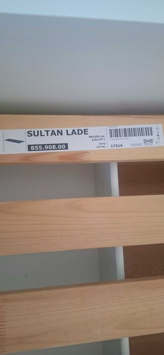 Cama de um corpo com gavetas de arrumação (muito bom estado)