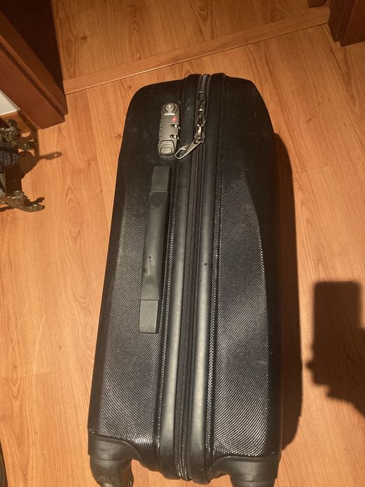 Mala viagem rigida tamanho medio (marca Delsey)