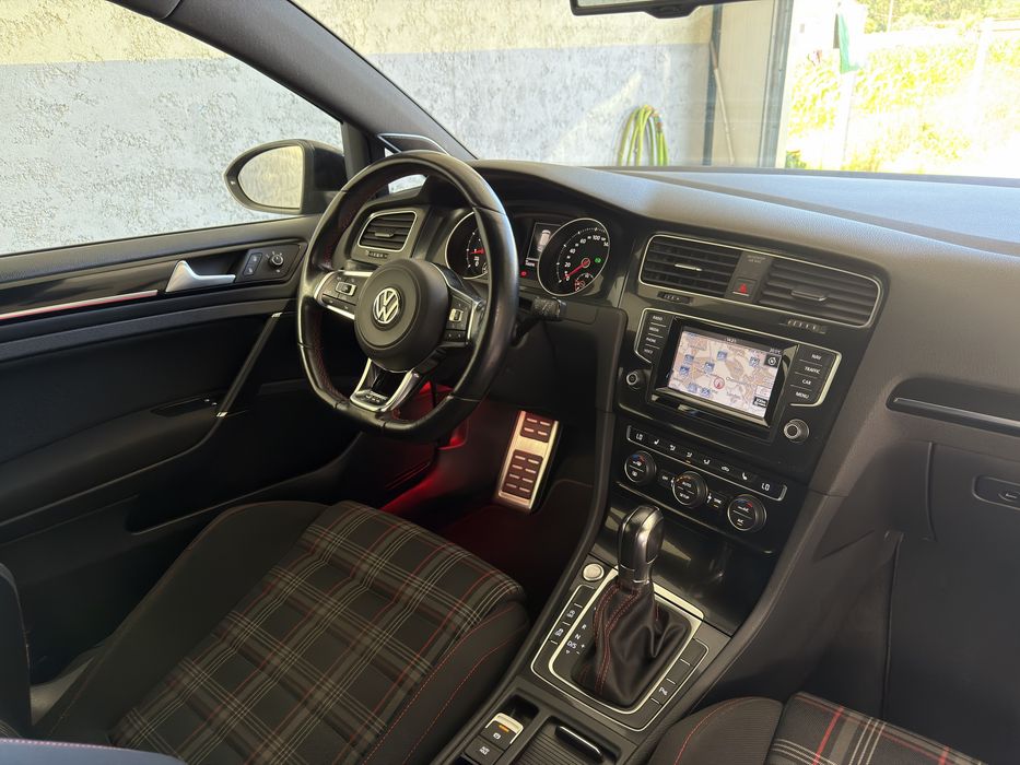 VW Golf VII GTI Performance DSG - Desde 305€ Mês