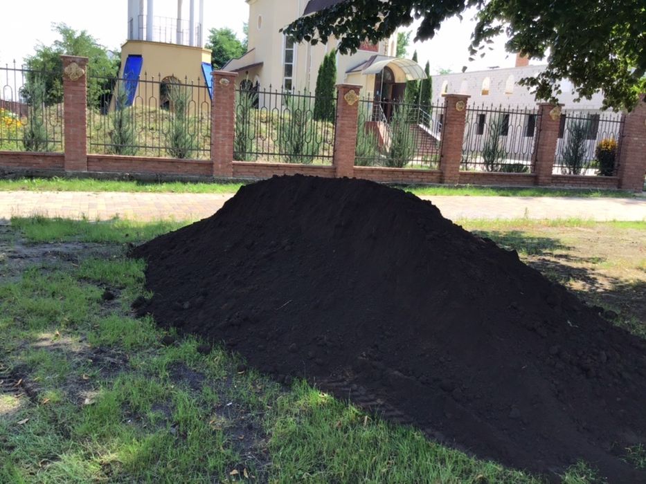 Чорнозем родючий, торфосуміш, грибний компост