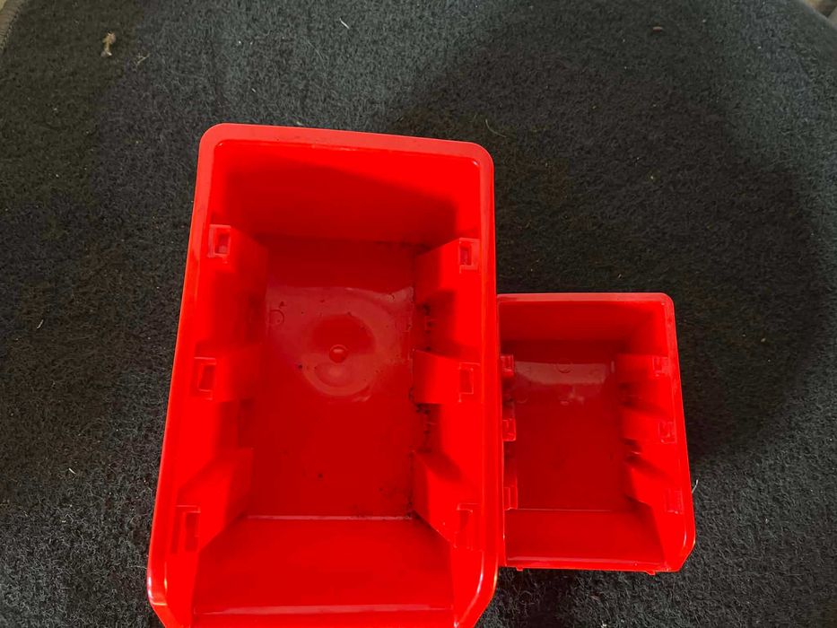 Pojemniki Kuwety Warsztatowe.