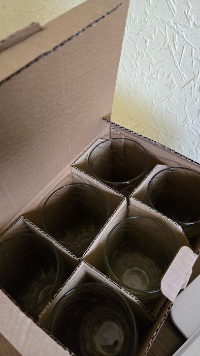 Продам склянки  нові Coca-Cola 6 штук в упаковці, об'єм 350мл.