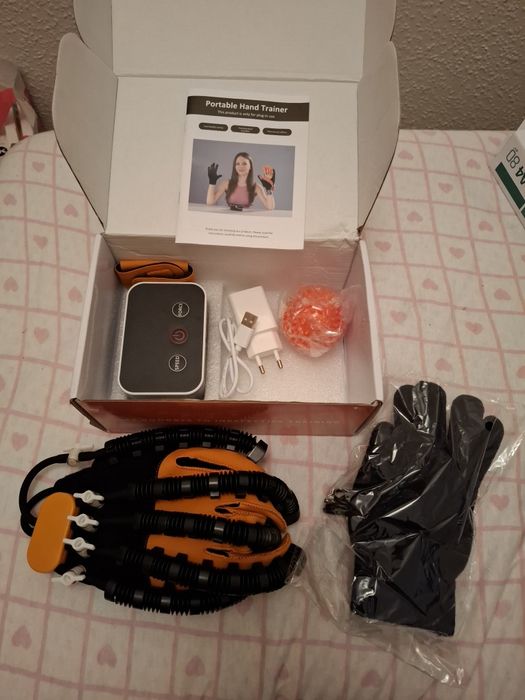 botyczna rękawica rehabilitacja ręki dłoni po udarze