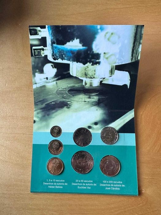 ESCUDO - Serie anual 2001