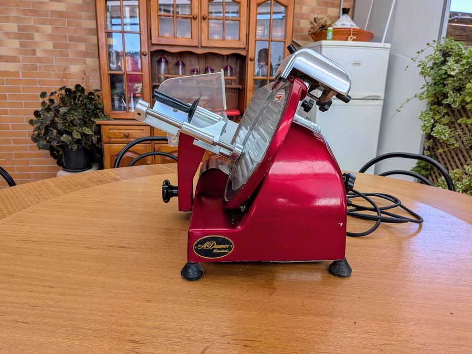 Fiambreira, Maquina de cortar fiambre