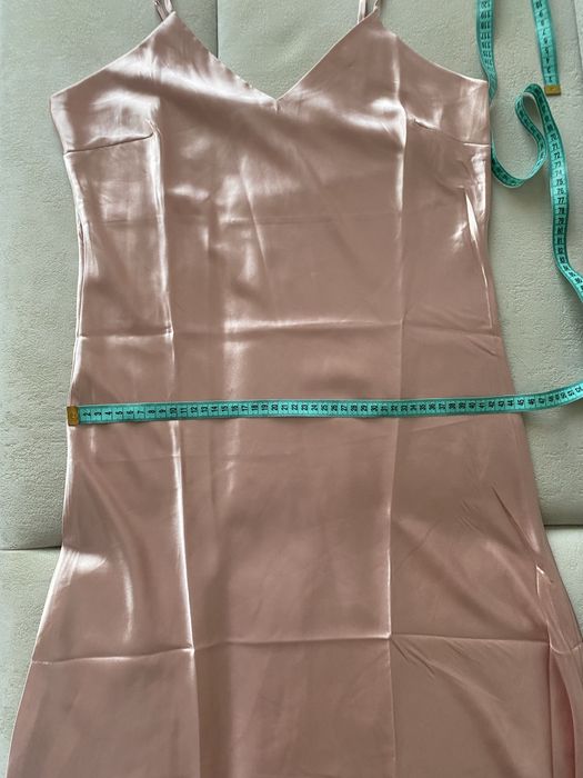 Святкова жіноча сукня