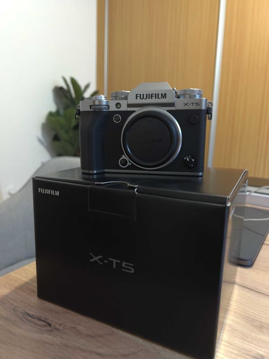 Fujifilm X-T5 SIDERAL - COMO NOVA (comprada em OUTUBRO 24) - SÓ CORPO