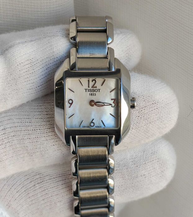 Жіночий годинник Tissot T-Wave T02.1.285.82 Swiss made