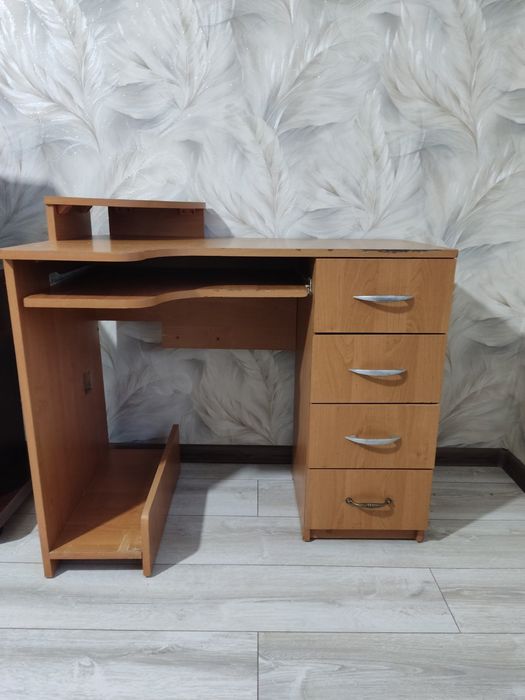 Продам письменный стол