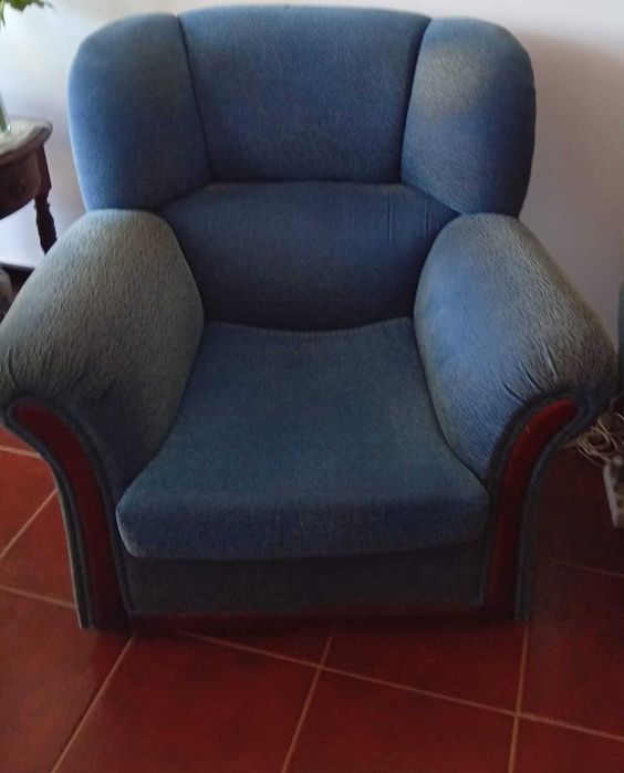 Conjunto de maple com cama e 2 poltronas em Sines