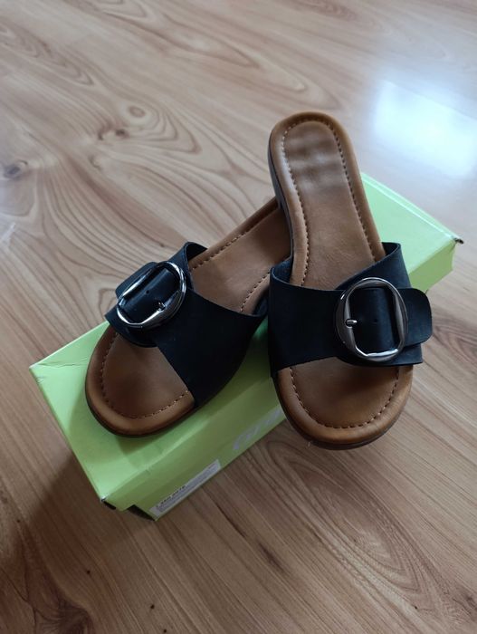 Klapki z klamerką Graceland