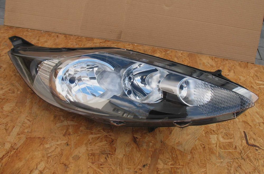 Ford Fiesta VI 08-12r lampa Prawa przód H1 H7 zamiennik TYC uszkodzona opis