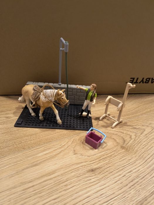 Zestaw Schleich myjnia dla konia