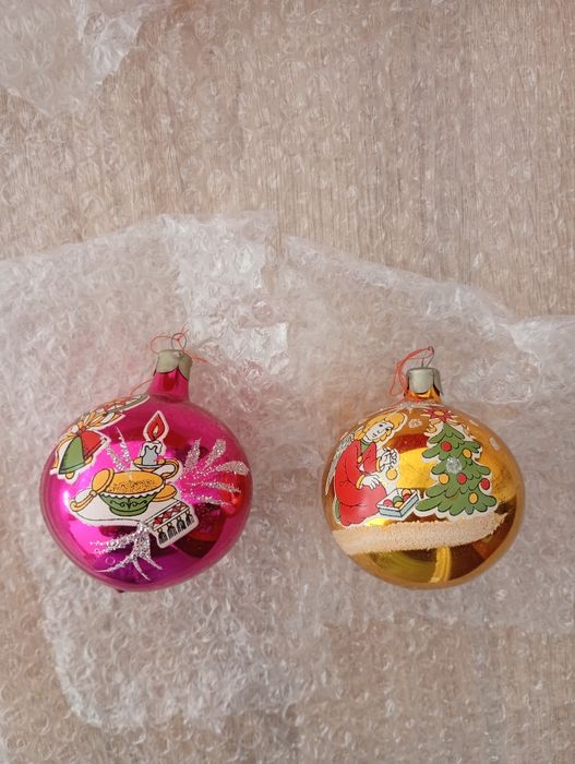 Bombki z okresu PRL 2 sztuki !