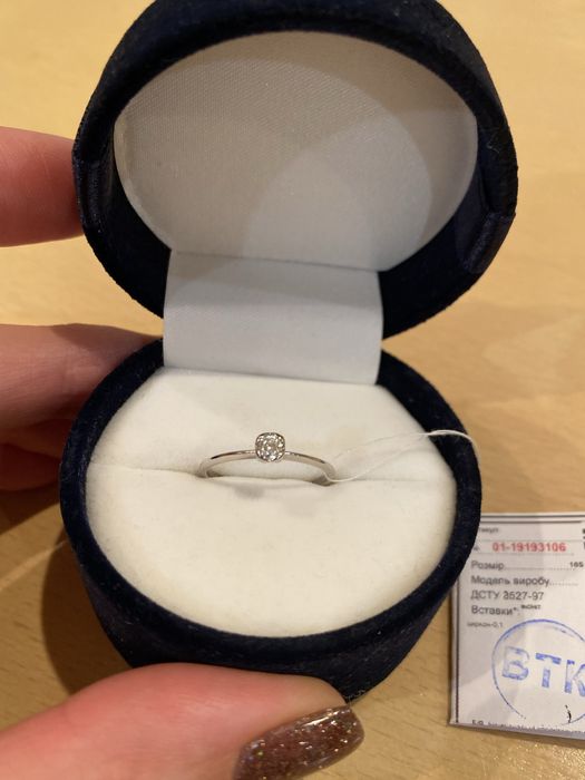 Нова з біркою, золота каблучка із білого золота, 585 пр., 16.5 розміру