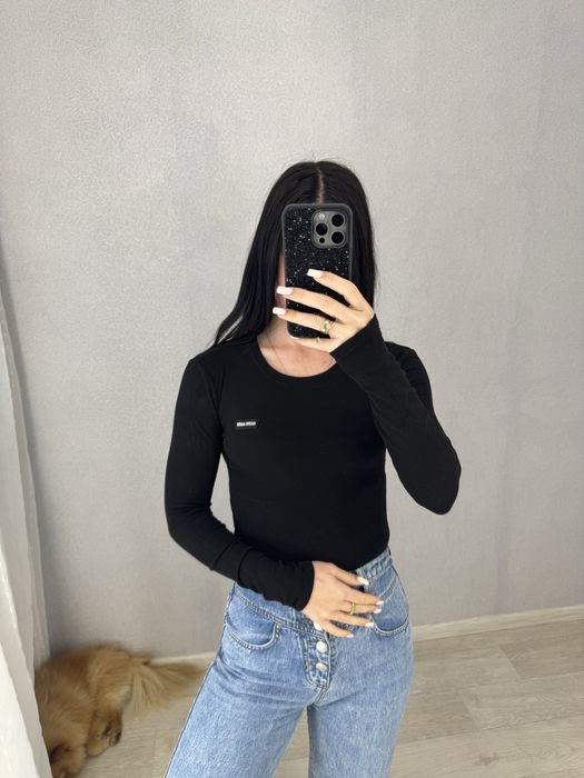 Класний лонг лонсглів кофта miu miu чорна с