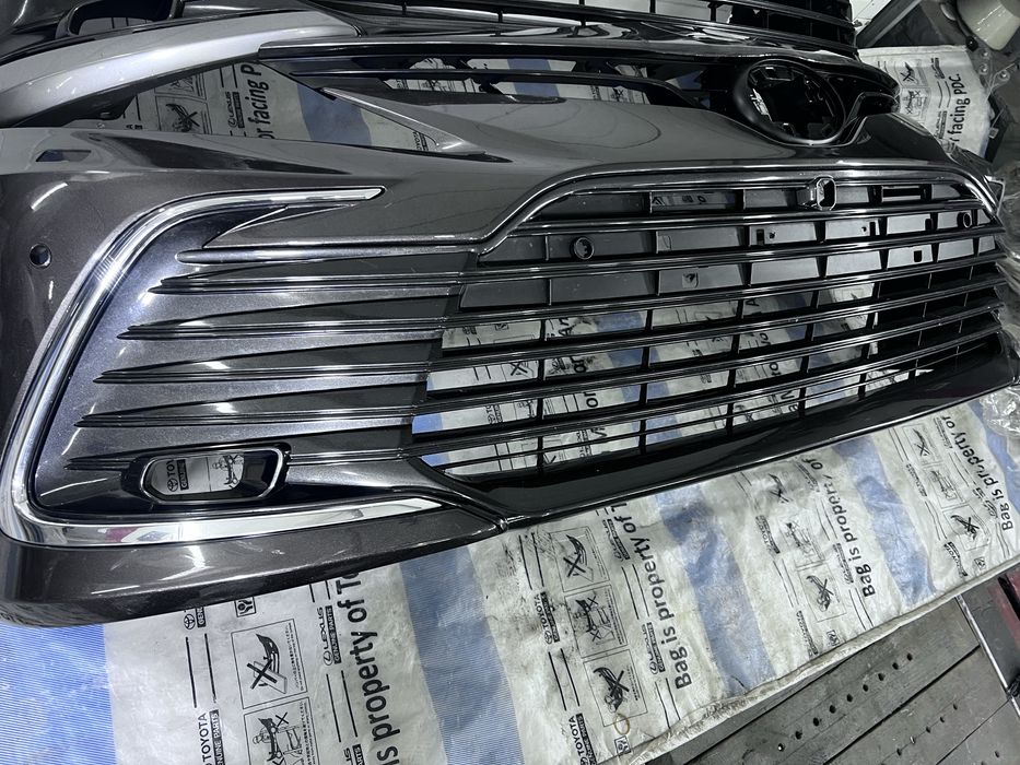 Бампер передній Toyota Camry V70 52119-33C50