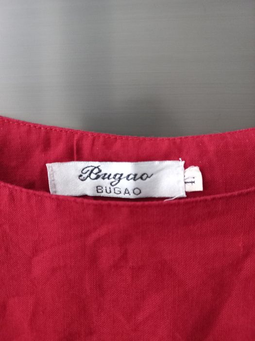 Vestido vermelho comprido com alças e bordados