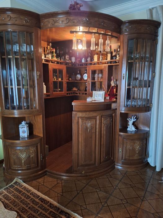 Um  bar  ,em  muito   bom  estado