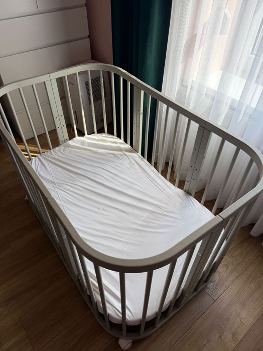 Łóżeczko Waldin 7w1 z materacem – drewniane oliwkowe – rośnie z dzieckiem, stan bardzo dobry, prawie idealny