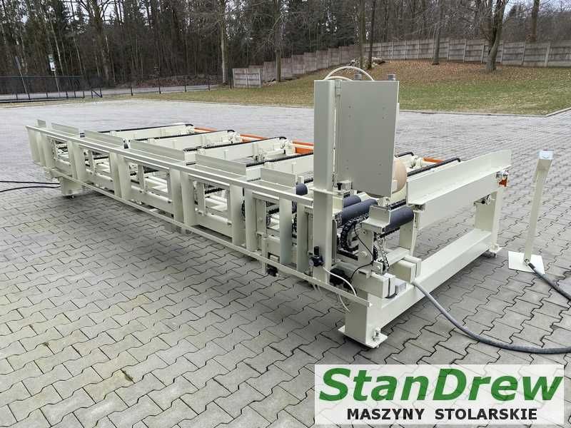 Podajnik do strugarki czterostronnej z napędem