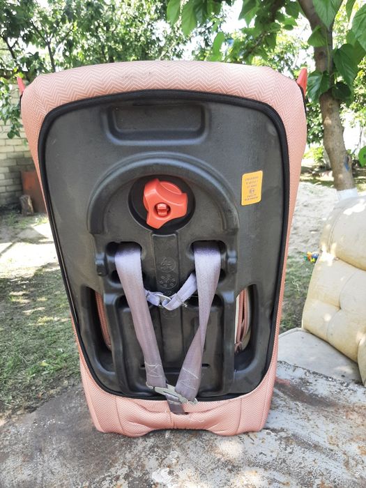 Автомобільне дитяче крісло