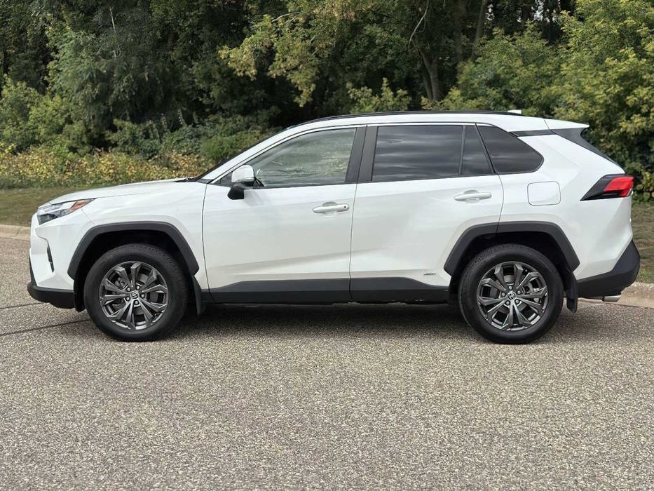 Toyota RAV4  XLE Premium      2022