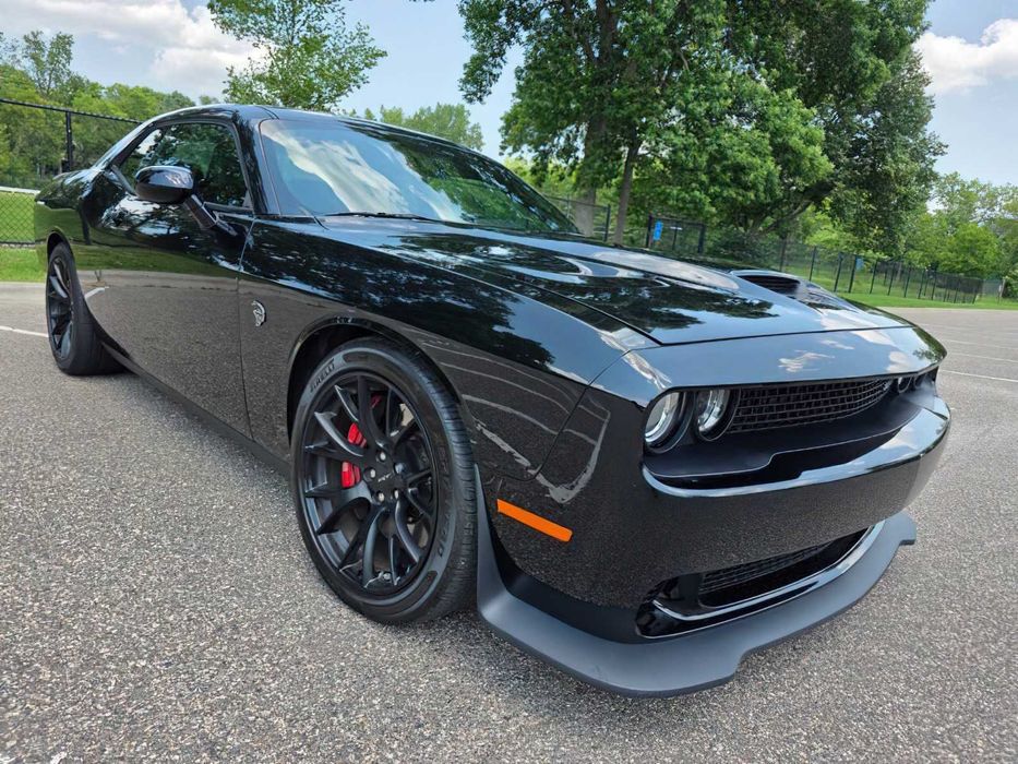Dodge Challenger SRT Hellcat      2016