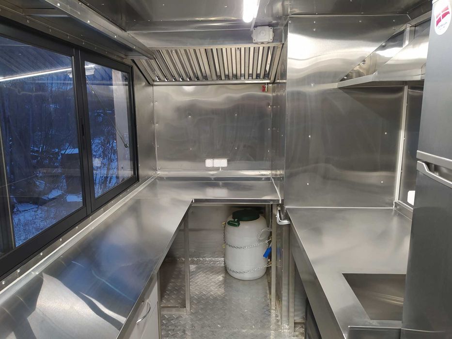 Кухня на колесах на бази авто. Фудтрак. Авто лавка від Mobifood.