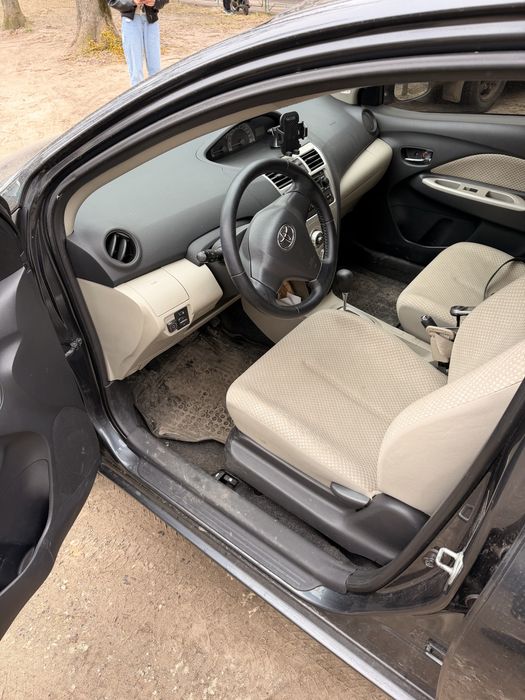 Продается авто Toyota YARIS