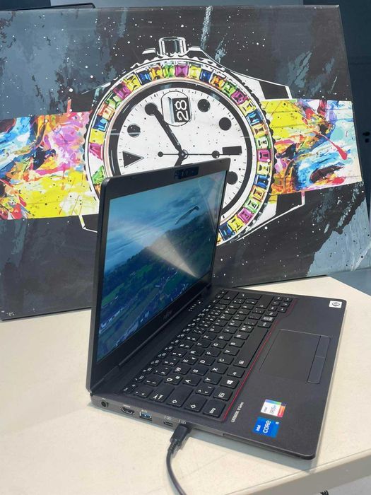 Fujitsu LifeBook U7311 — 13.3" для навчання, роботи є кількість