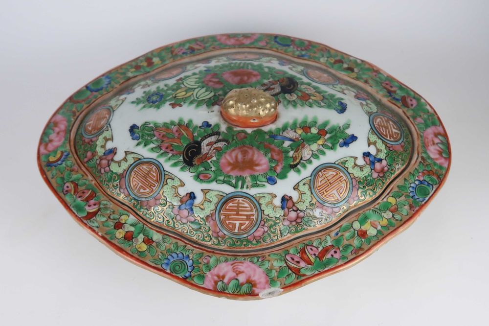 Pratos Cobertos e Travessa - Porcelana da China - Séc. XIX/XX; CADA