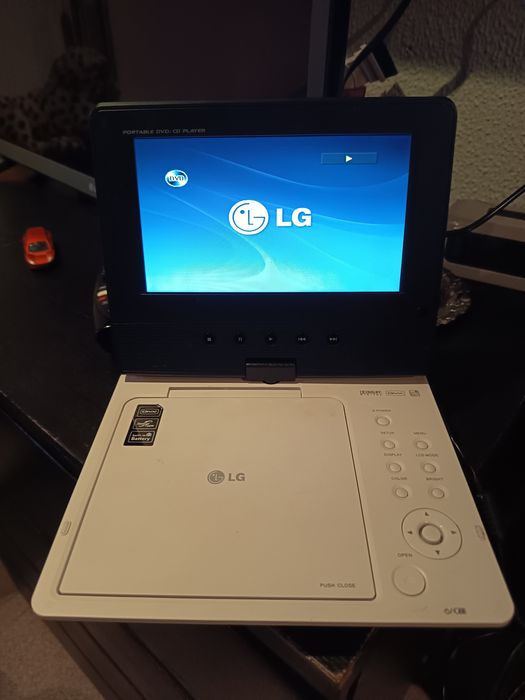 DVD portátil para venda a funcionar com os acessórios e mala LG