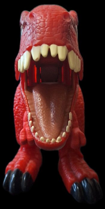 Динозавр видає звуки, ходить