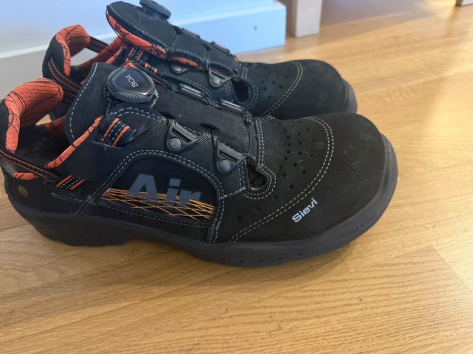 Взуття Air з металевою пластиною