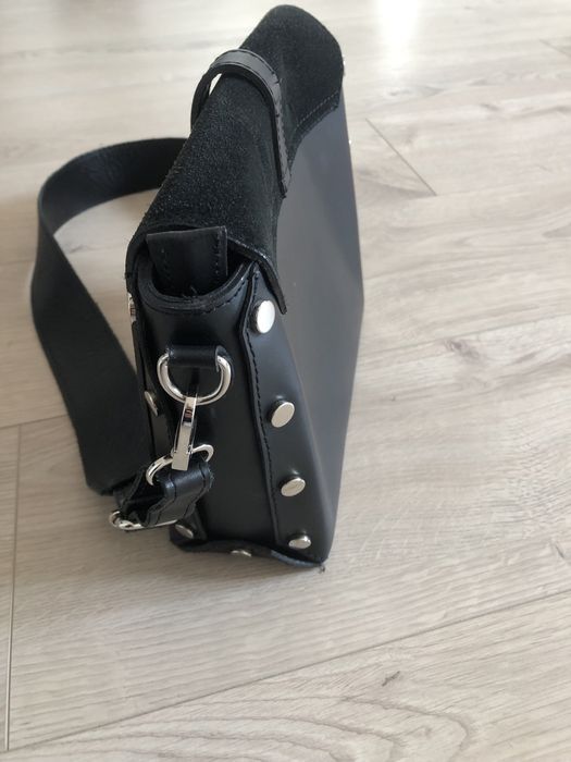 Klasyczna czarna skorzana torebka