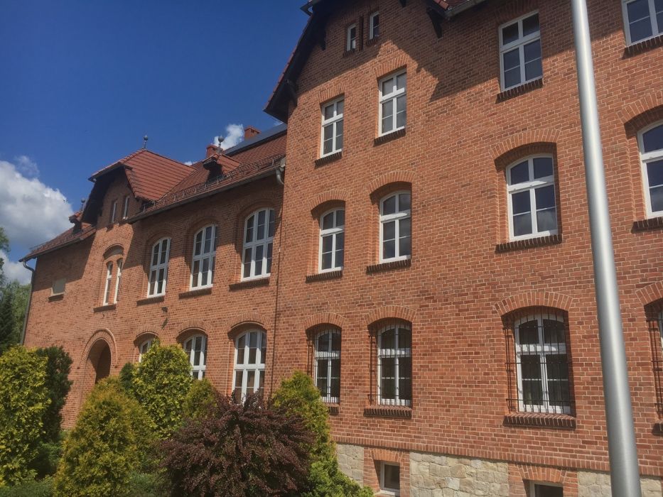 Piaskowanie i Sodowanie cegły klinkieru piaskowca elewacji ceglanej