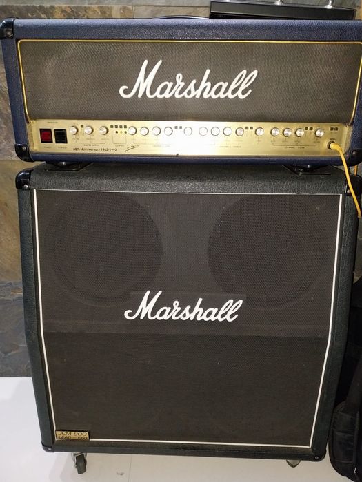 Material de estúdio e guitarra MARSHALL BOSS