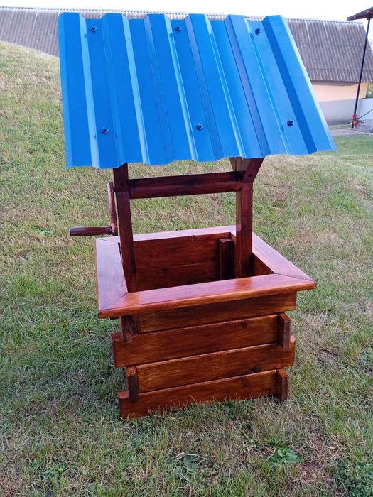 Продам декоративний колодязь.