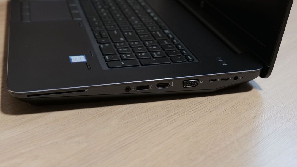 HP ZBook 17 G4 | i7-7700HQ | 16GB RAM | SSD 256GB | Quadro M2200 4GB