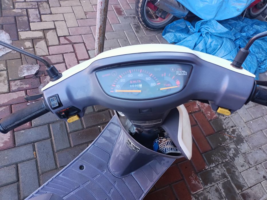Скутер Хонда Діо.