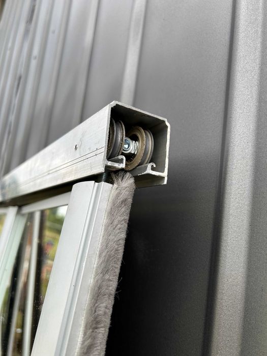 Sprzedam drzwi łamane z lustrem do szafy pokoju schowka 70x213