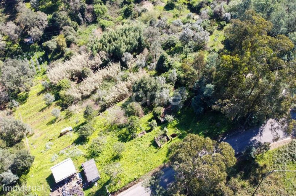 Terreno Urbano com Declive, Moradia de 3 Pisos em São Paulo de Frades